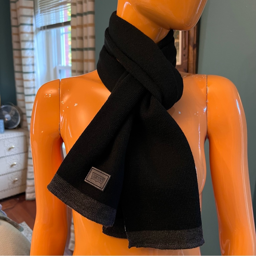 LEVI’S Contrast Band Knit Scarf